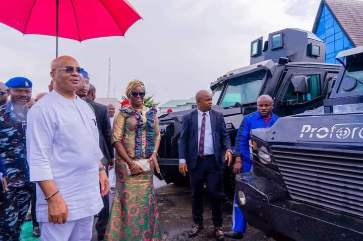 Imo State Governor, Hands Over 32 Operational vehicles and 11 Armoured Personnel Carrier To State Command…